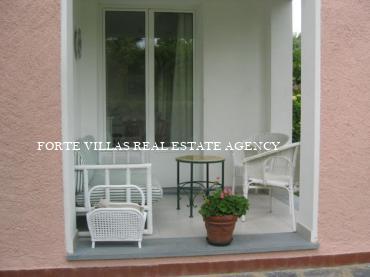 Pretty single villa with garden, about 1 km from the sea of Forte dei Marmi