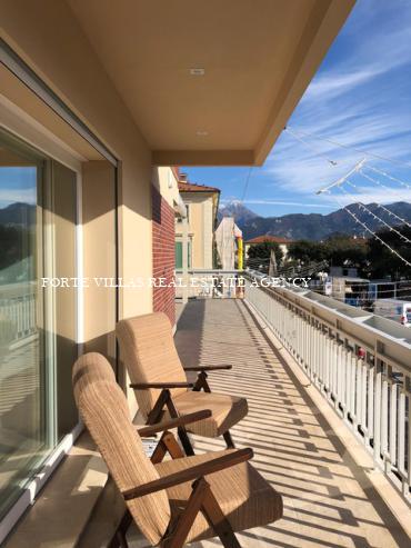 Beautiful apartment located in the central area of Forte dei Marmi, about 150 meters from the sea.