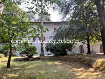 Meravigliosa Villa storica di grandi dimensioni in vendita a Pietrasanta.