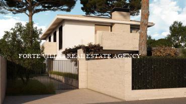 Meraviglioso progetto di villa con piscina, situata in una tranquilla zona di Vittoria Apuana a circa 600 metri dal mare.