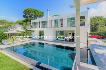 Beautiful villa for rent in Ronchi 5 km from Forte dei Marmi