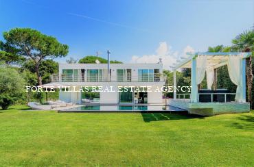 Beautiful villa for rent in Ronchi 5 km from Forte dei Marmi