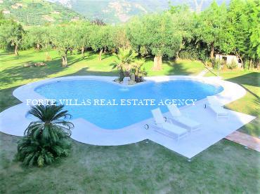 Beautiful villa for rent in Forte dei Marmi with guest house