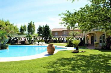 Beautiful villa for rent in Forte dei Marmi with guest house