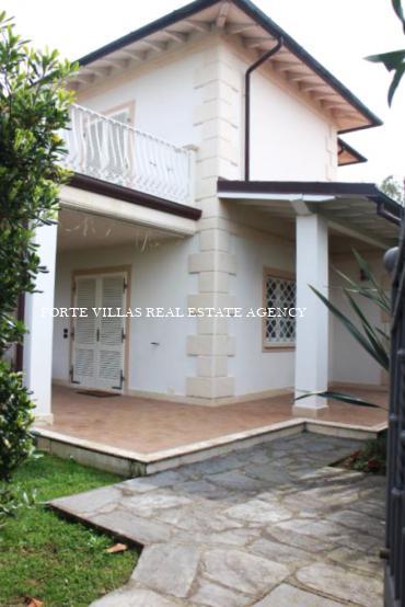 Single villa for rent in the quiet area of Forte dei Marmi