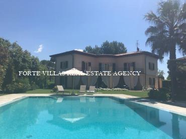 Stunning newly built villa in Forte dei Marmi with heated pool