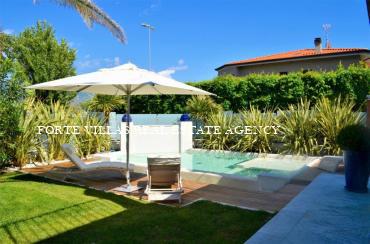 Beautiful newly built villa for rent in the Vittoria Apuana area Forte dei Marmi