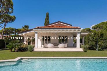 Newly built villa for rent in Forte dei Marmi in the Roma Imperiale area