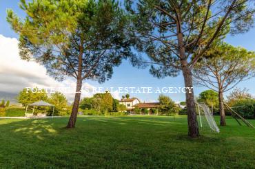 Prestigious historical villa for rent Forte dei Marmi