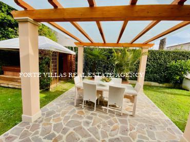 Villa Annetta is a comfortable villa for rent in Forte dei Marmi