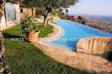 Beautiful villa with guest house for rent in Forte dei Marmi