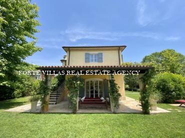 Newly built villa for rent in Forte dei Marmi