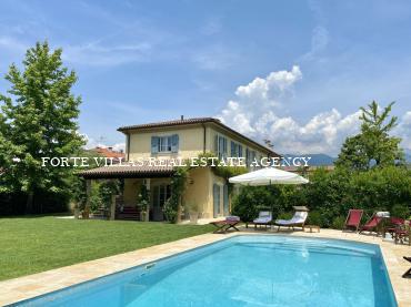 Villa di nuova costruzione in affitto a Forte dei Marmi