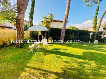 Accogliente villa in affitto a Forte dei Marmi vicinissima dal mare della Versilia