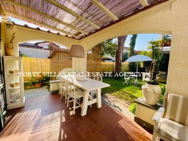 Cozy villa for rent in Forte dei Marmi just 400 m from the Tuscany sea