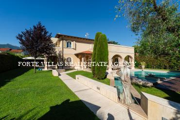 Amazing luxury villa for rent in Forte dei Marmi with pool