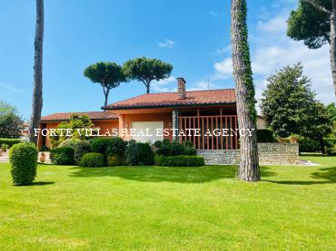 Grande villa con dettagli di lusso in affitto a Forte dei Marmi