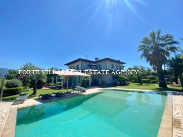 Villa Verde is one of the most beautiful and prestigious villas for rent in Forte dei Marmi