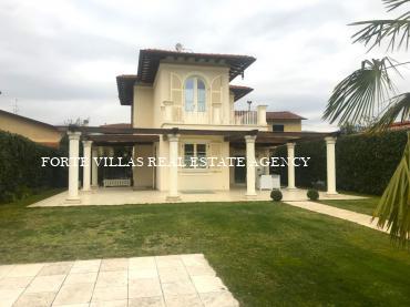  : Single villa For rent  Forte dei Marmi