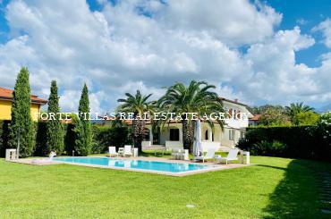 Villa di nuova costruzione affitto a Forte dei Marmi con piscina