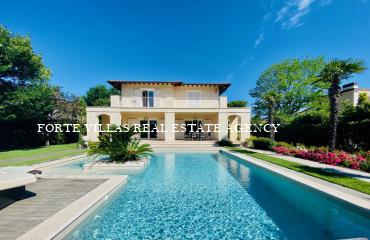  : Single villa For rent  Forte dei Marmi