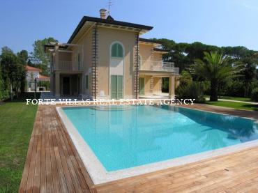 Villa in affitto a Forte dei Marmi con piscina