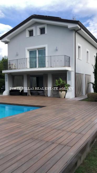 Villa for rent in Forte dei Marmi with swimming pool