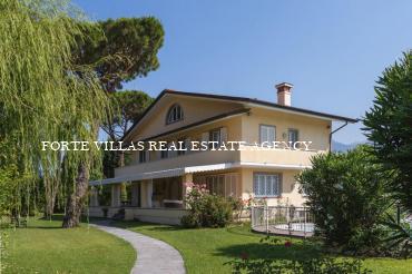  : Single villa For rent and for sale  Forte dei Marmi