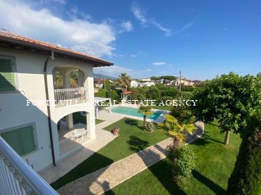  : Single villa For rent  Forte dei Marmi