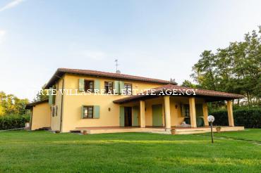 Villa in affitto con piscina a Forte dei Marmi