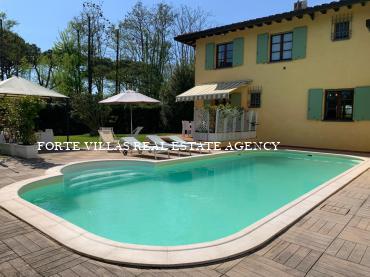 Villa in affitto con piscina a Forte dei Marmi