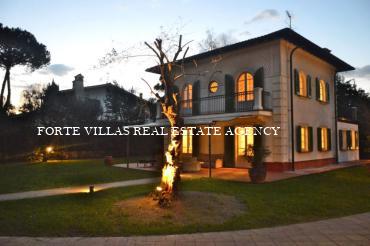  : Single villa For rent and for sale  Forte dei Marmi