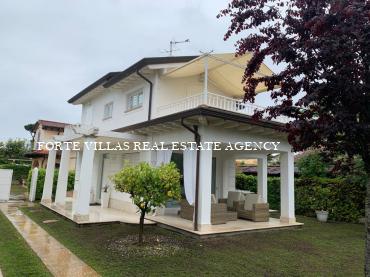  : Single villa For rent  Forte dei Marmi