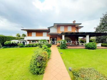  : Single villa For rent  Forte dei Marmi