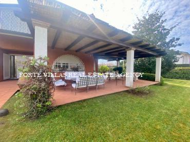  : Single villa For rent  Forte dei Marmi