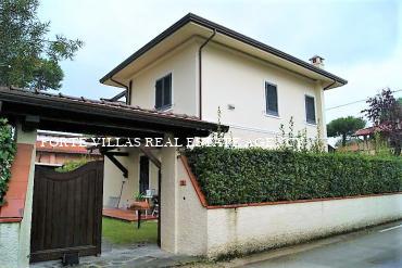  : Single villa For rent  Forte dei Marmi