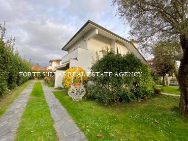  : Single villa For rent  Forte dei Marmi