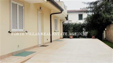  : Single villa For rent  Forte dei Marmi