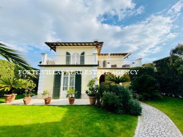  : Single villa For rent  Forte dei Marmi