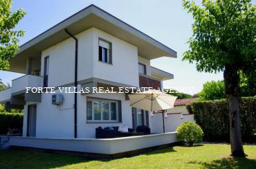  : Two-family house For rent  Forte dei Marmi