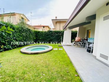  : Single villa For rent  Forte dei Marmi