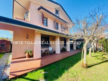  : Two-family house For rent  Forte dei Marmi