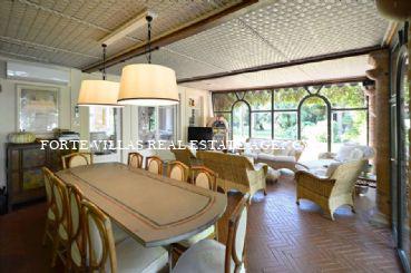 Villa for rent and sale in Forte dei Marmi with swimming pool and garden