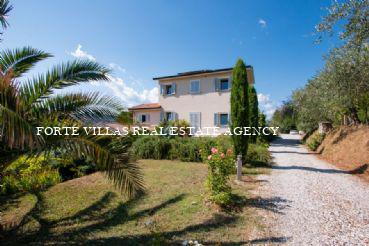 Villa in affitto e vendita a Vezzano-Ligure con un grande giardino