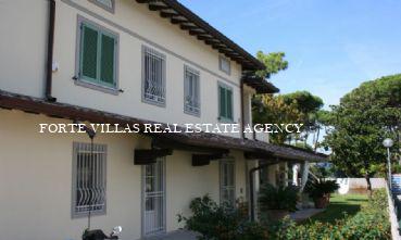 Newly built small villa for rent in Forte dei Marmi 