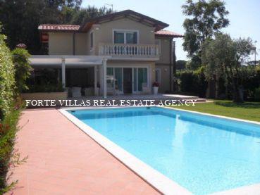 Beautiful villa for rent in Forte dei Marmi with swimming pool