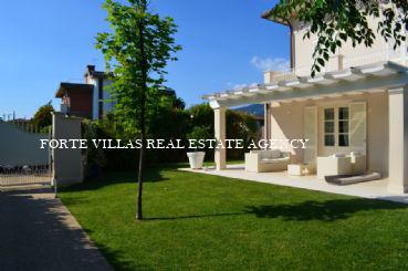 New villa for rent in the center of Forte dei Marmi