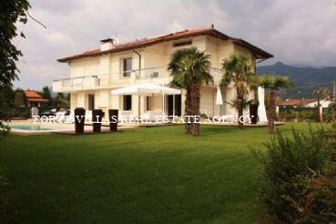 Beautiful villa for rent in Forte dei Marmi Vittoria Apuana