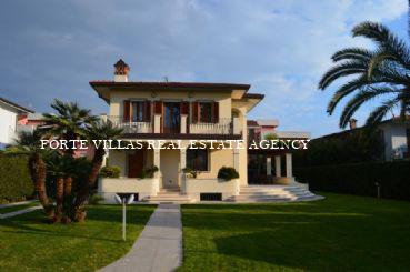  : Single villa For rent  Forte dei Marmi