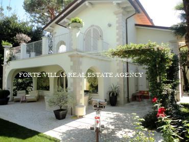 Luxury detached house for rent in Forte dei Marmi